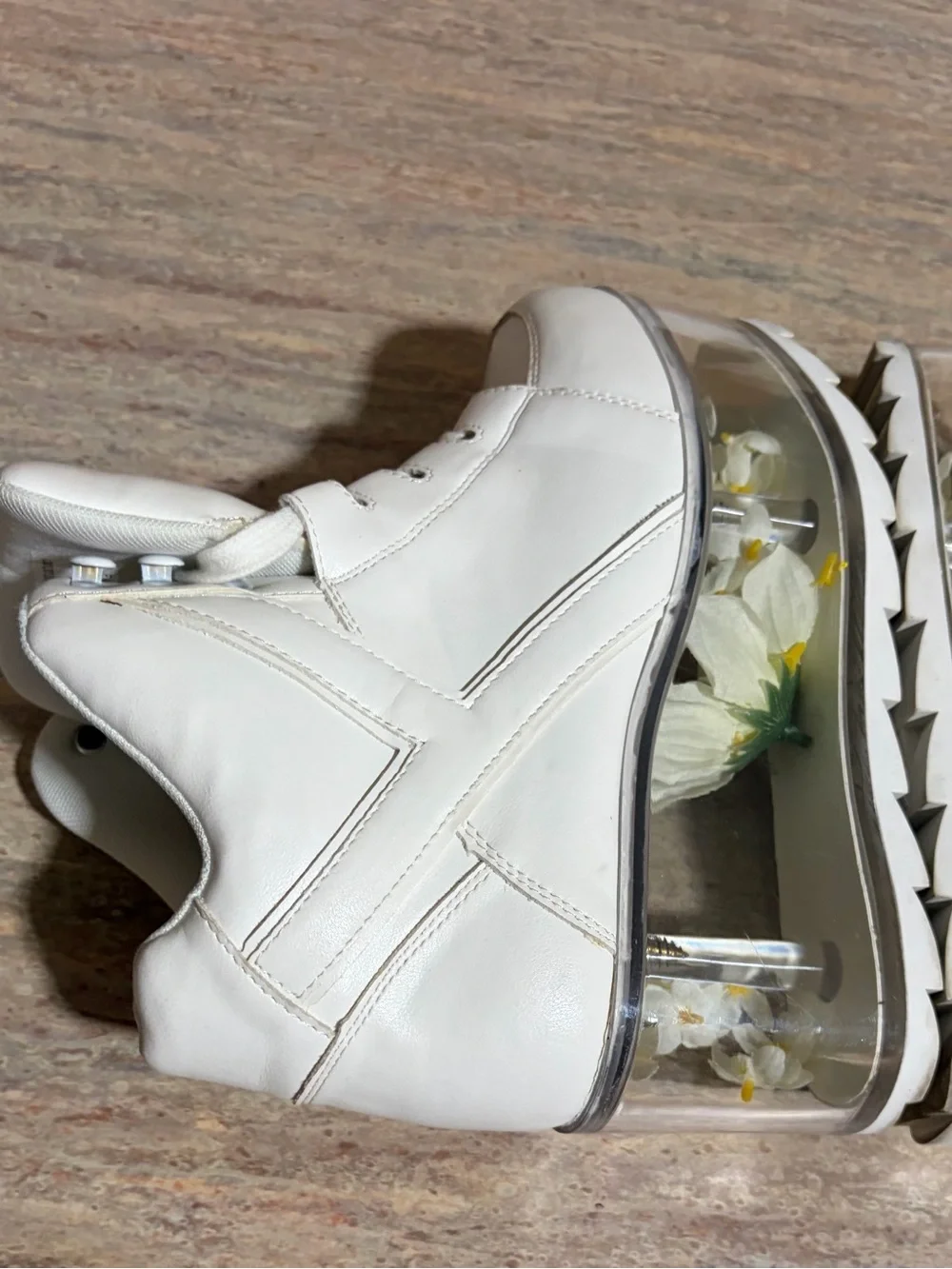 YRU QLOUD QOZMO White Platform Sneakers with Ivory Flowers inside the clear sole